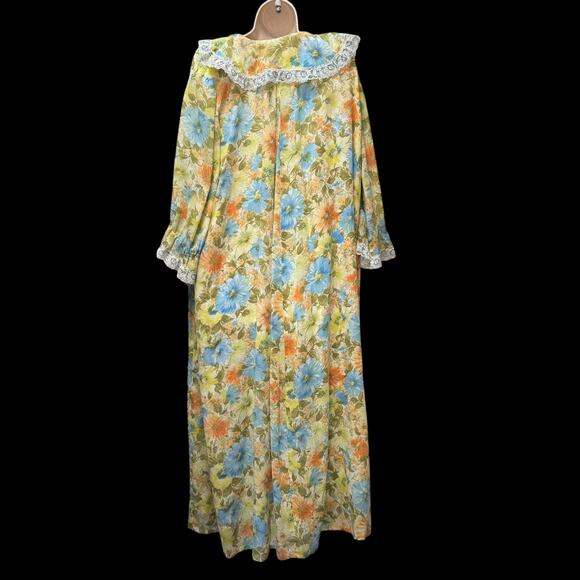 Vintage 1960s Delicate Floral Housecoat Yellow Robe White Lace Trim Ribbon Tie - Picture 3 of 16